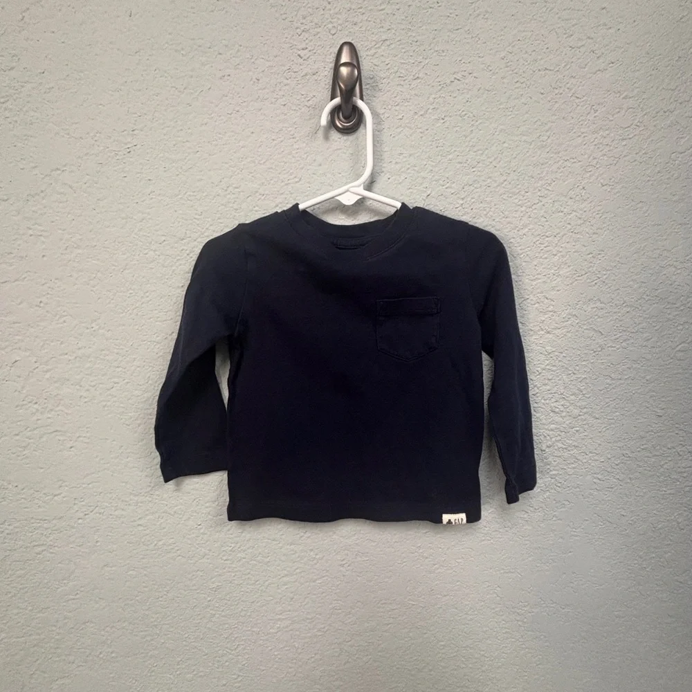 Set of Two GAP Kids Long Sleeve Playtime Favorites Shirts in Gray and Navy, GUC